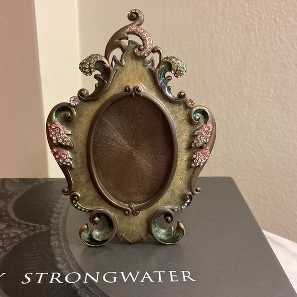 Jay Strongwater Swarovski Crystal Round Picture Frame - Picture 14 of 14